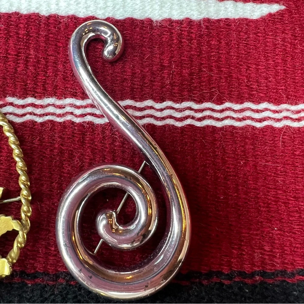 Vintage brooch lot of 5 flower scissors star Sand dollar and music note spiral - Picture 3 of 16